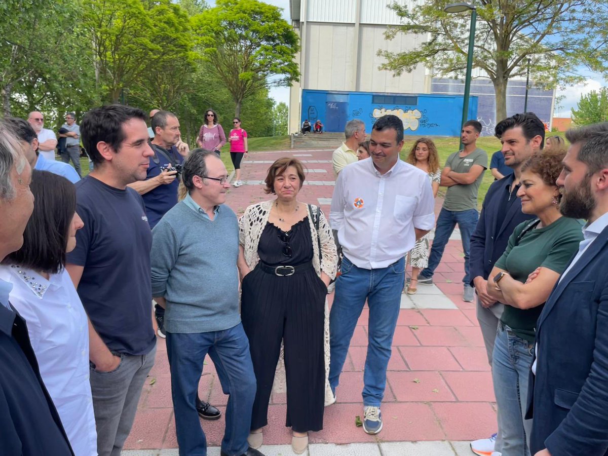 AyuntamientoVLL's tweet photo. El Complejo Deportivo Soto de la Medinilla lleva desde hoy el nombre de Héctor Merino, recientemente fallecido, en reconocimiento a su  trayectoria y su dedicación por el deporte. 

Siempre ligado al @CDUnionEsgueva.

Hoy se ha descubierto la placa que lo recordará siempre. https://t.co/V1jxLZzjBe