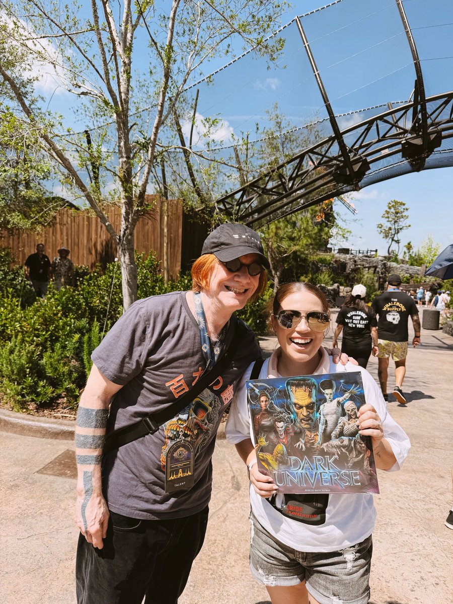 Met <a href="/dannyelfman/">Danny Elfman</a> right after we got the Dark Universe vinyl 😭 <a href="/UniversalORL/">Universal Orlando Resort</a> #EpicUniverse hosted