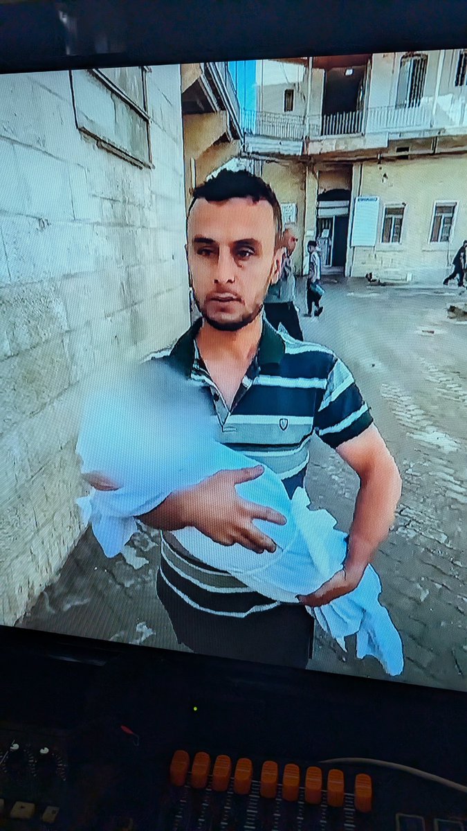 stevie128k's tweet image. Imagine being this tired, this stressed, this hungry, this fucking angry, this helpless.
I feel sick, but I could never imagine being in this situation.
Fuck Israel.