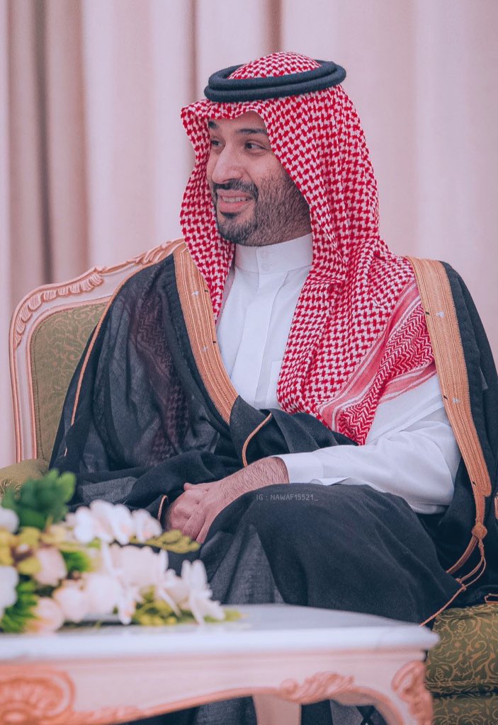 يا سيّدي منْك الرياجيـل هيّاب
خليت قادات الدول في عجاجة

#زعيم_الشرق_الاوسط