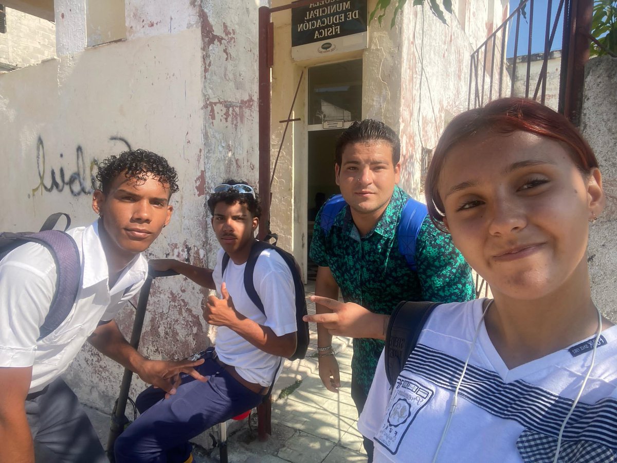 YermanisMatos's tweet photo. Hoy como parte del trabajo juvenil, los jóvenes octubrinos intercambiamos con los estudiantes del EPEF, espacio donde salieron varios opiniones para seguir fortaleciendo la organización y manifestaron 15 jóvenes su disposición para ingresar a las filas #UJCHABANA @rpalmero1 https://t.co/Xngmhcx9gz