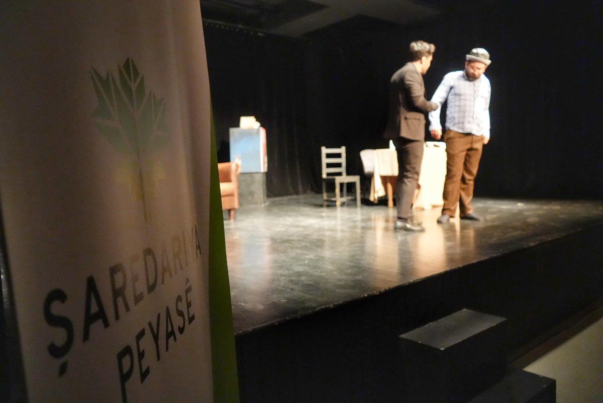 📣‘Pergal’ Oyunu Sahnelendi🎭

Eş Başkanlarımız Berivan Gülşen Sincar ve Cengiz Dündar, Eş Başkan Yardımcılarımız, Meclis Üyelerimizin katılımıyla ‘Pergal’ oyunu izlendi. Kültür ve Sosyal İşler Müdürlüğümüz tarafından 15 Mayıs Kürt Dil Bayramı kapsamında düzenlenen oyun gösterimi