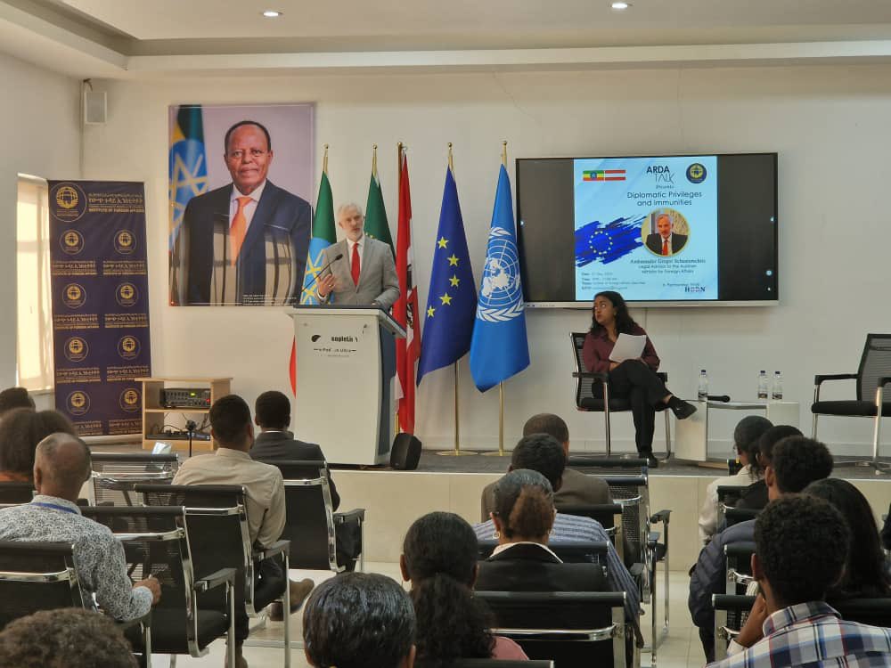 GSchusterschitz's tweet image. Incredibly interesting day in Addis Abeba discussing the Vienna Convention on Diplomatic Relations and the right of landlocked states in relation to the access to the sea with scholars and students at @ifa_ethiopia and @ECSUtweets #RuleOfLaw