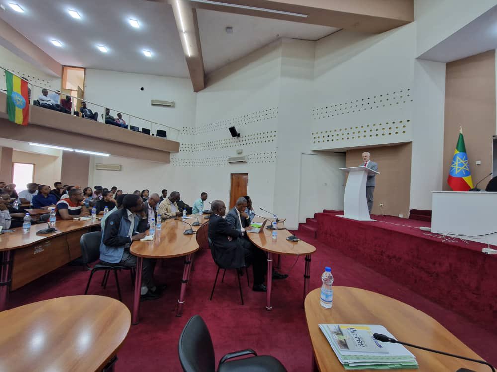 GSchusterschitz's tweet image. Incredibly interesting day in Addis Abeba discussing the Vienna Convention on Diplomatic Relations and the right of landlocked states in relation to the access to the sea with scholars and students at @ifa_ethiopia and @ECSUtweets #RuleOfLaw