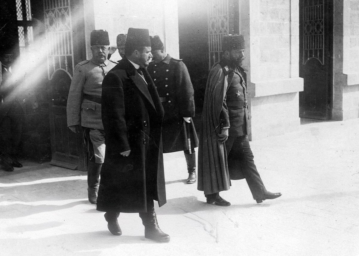 bysuleymantekir's tweet photo. İttihatçılar 1916’da Şam’da

‘Taçsız Kral’ Cemal Paşa ve ‘Efsane Vali’ Tahsin Bey (Uzer) https://t.co/Y1pPPzUGCA