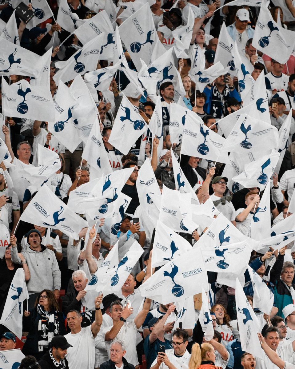 Like this if you’re a Spurs fan 🤍🖤