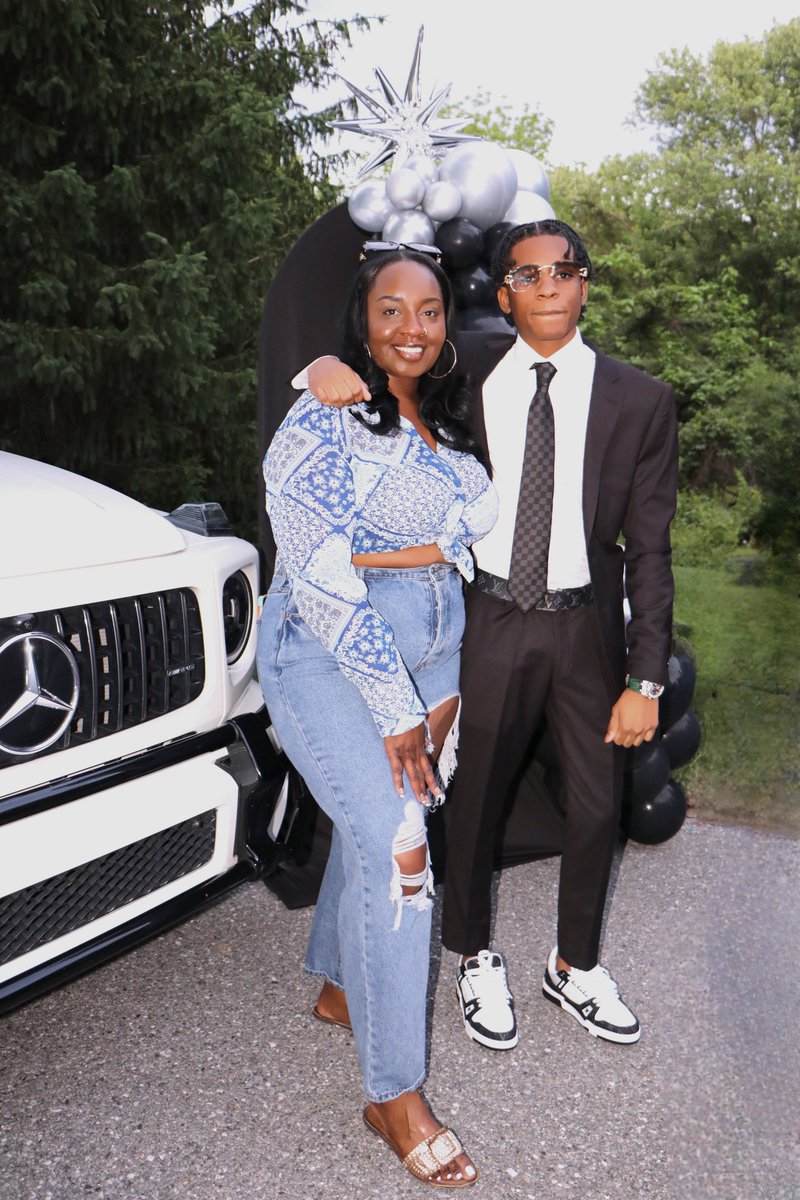 krys_only1me's tweet photo. I’l have a high school graduate soon! 🙌🏾🖤 #My1stBorn #BigSon #Grateful https://t.co/tDCRxJ5SEN