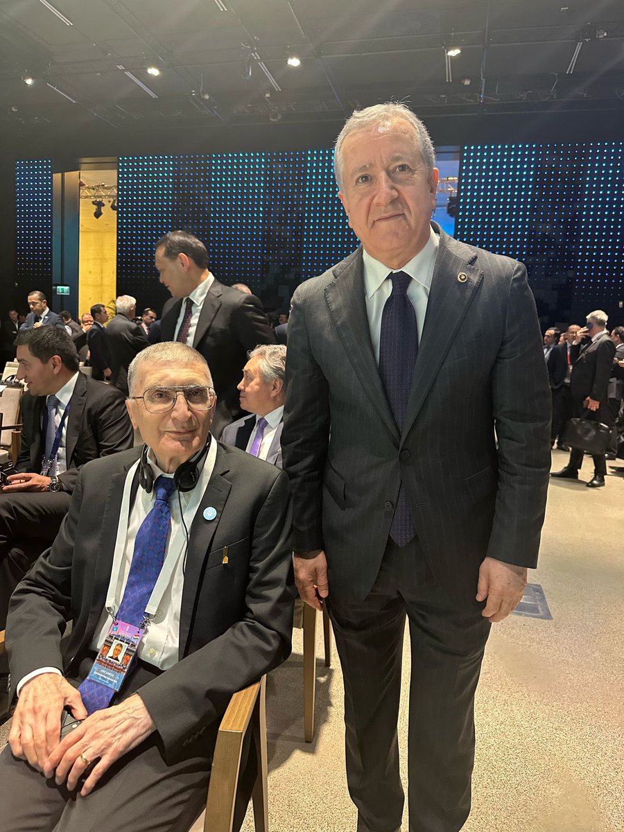 Macaristan’ın başkenti Budapeşte’de gerçekleştirdiğimiz Türk Devletleri Teşkilatı Gayriresmî Zirvesi’nde Türk Dünyası Kültür Elçisi, Nobel ödüllü bilim insanımız Prof. Dr. Sayın Aziz Sancar’a Türk dünyasında bilimsel çalışmalara üstün katkılarından dolayı “Ali Şir Nevai