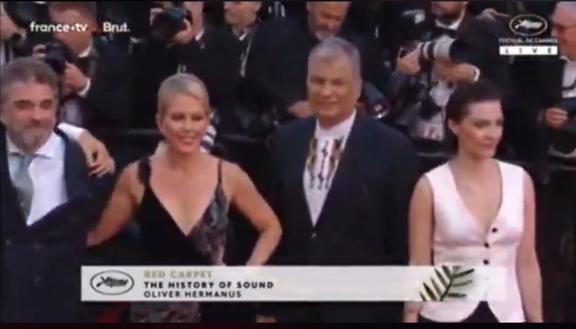 Luproca's tweet photo. @LassoGuillermo #GILASSO dice que @MashiRafael habla "desde la clandestinidad" que es "prófugo".
Y RC paseando por el mundo, ahora invitado al 
Festival de cannes.
@LassoGuillermo mejor cuéntanos sobre tu cuñado y Luque https://t.co/OOvTYfVqFi