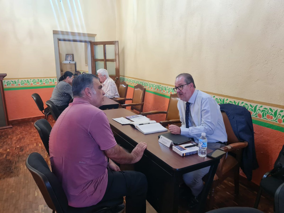 Jornada Amigo Notario, en la sede de nuestro Colegio. ¡Gracias a todos los asistentes! Nos acompañaron los Notarios 53, 48, 50 y 27. 
<a href="/GobAgs/">Gobierno del Estado de Aguascalientes</a> <a href="/SEGGOB_Ags/">SEGGOB</a> <a href="/DIFAgs/">DIF Aguascalientes</a> <a href="/notariadomex/">Notariado Mexicano</a> 
#amigonotario #acercatealcolegio #asesoriagratuita #notarios #aguascalientes