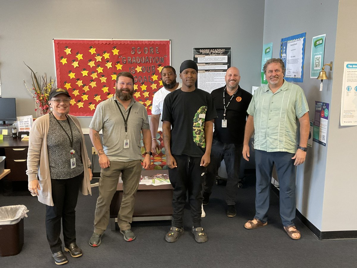 Mr. Robinson tweet media