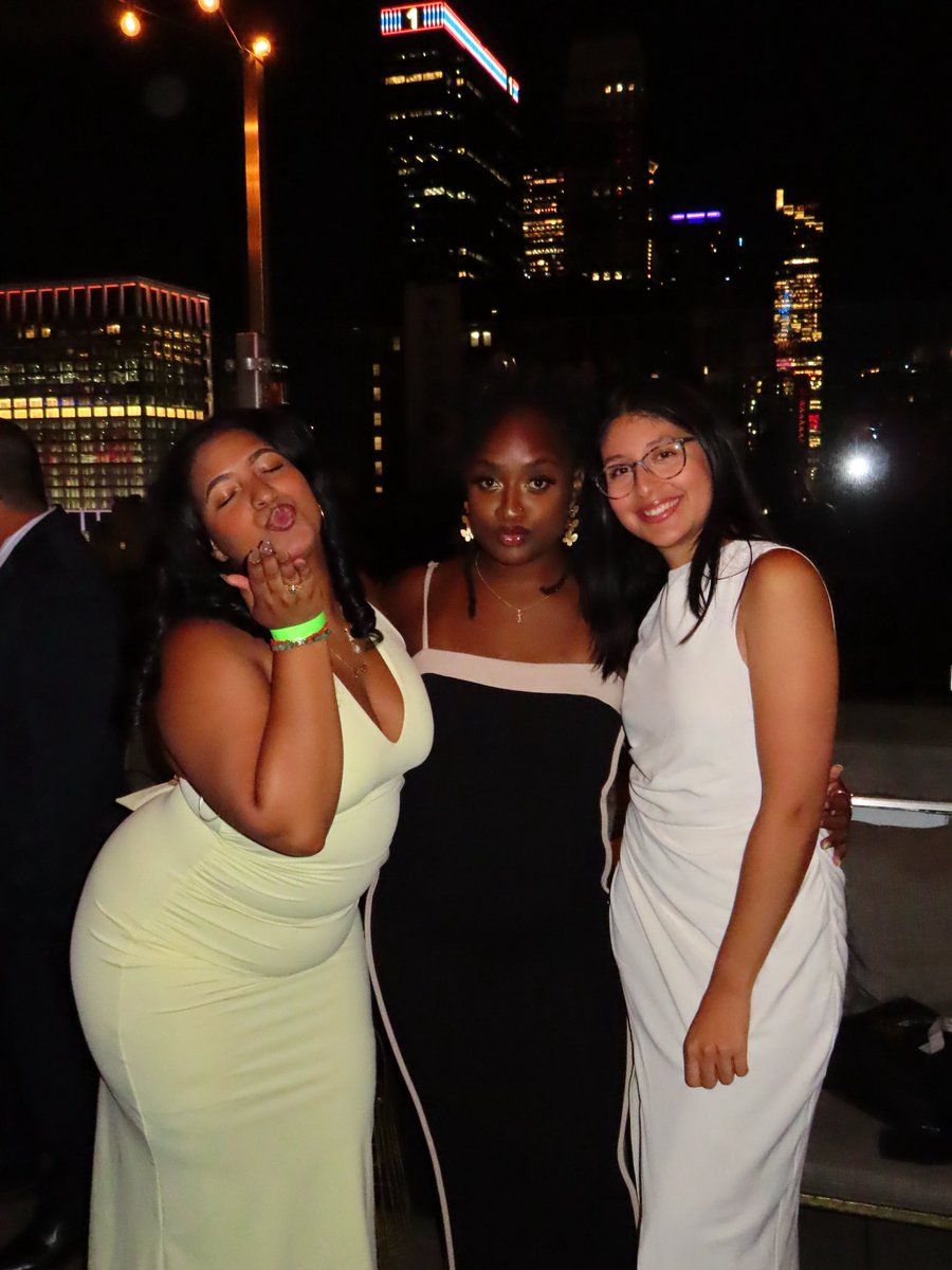 studentdoct's tweet image. Last med school prom... Next stop: degree me!! 🎓👩🏾‍🎓 #formal #medschool #residency