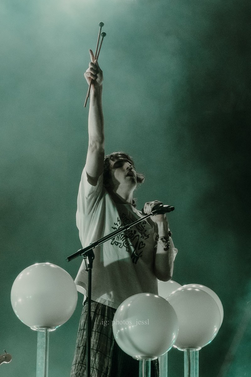 jaysunemaison's tweet image. WE’LL SEE CREATION COME UNDONE
—
@porterrobinson at The Salt Shed
#SMILEChicago