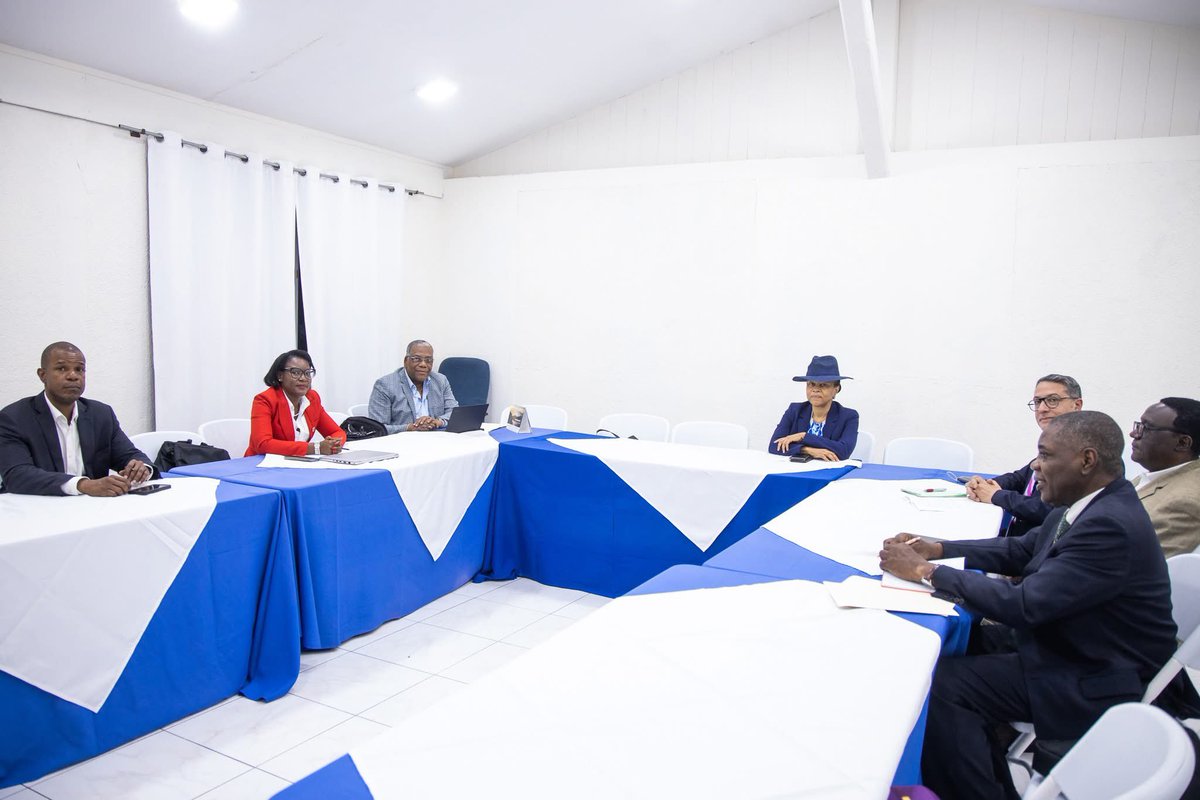 mpceht's tweet image. Visite de courtoisie du représentant du Fonds des Nations Unies pour la Population en Haïti, Monsieur Samir Anouti à la Ministre de la Planification et de la Coopération Externe, Madame Ketleen Florestal .
facebook.com/share/p/164FM3…