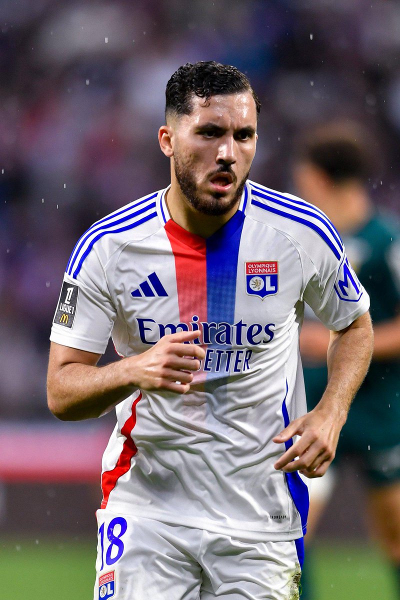 FrameSportClub's tweet photo. 🚨 MANCHESTER UNITED E BORUSSIA DORTMUND DISPUTAM RAYAN CHERKI 🔥

O meia-atacante do Lyon está na mira dos gigantes europeus. Representantes do United já conversaram com a direção do Lyon durante o confronto na Europa League. 

Siga a Frame para mais conteúdos ⭐️
#RayanCherki https://t.co/cNBzUktP8H