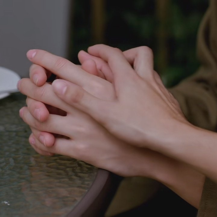 Hand Obsession My new obsession. Joss beautiful hands.😍😍 Disclaimer : its nothing like ...