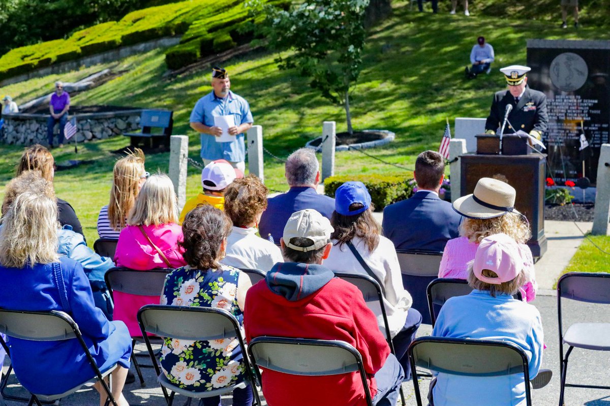 The #DedhamMA Veterans Services Department invites you to join us for our annual Memorial Day Ceremony of Remembrance on Monday, May 26, 2025: buff.ly/gKbplHZ 

#DedhamThrives #MemorialDay

📸 Photos from past Memorial Day Ceremonies at Brookdale Cemetery