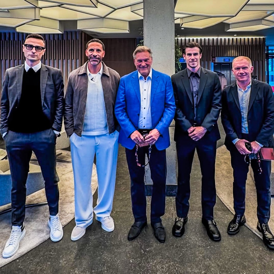 Who's the best player in this photo?!?