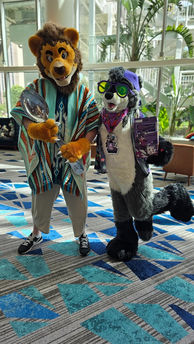 Raccoon_Spoon5's tweet photo. I'm never going to beat the "Spoon is short" allegations 😭
#furry #fursuit #raccoon #notshort https://t.co/3usc32Q2pD