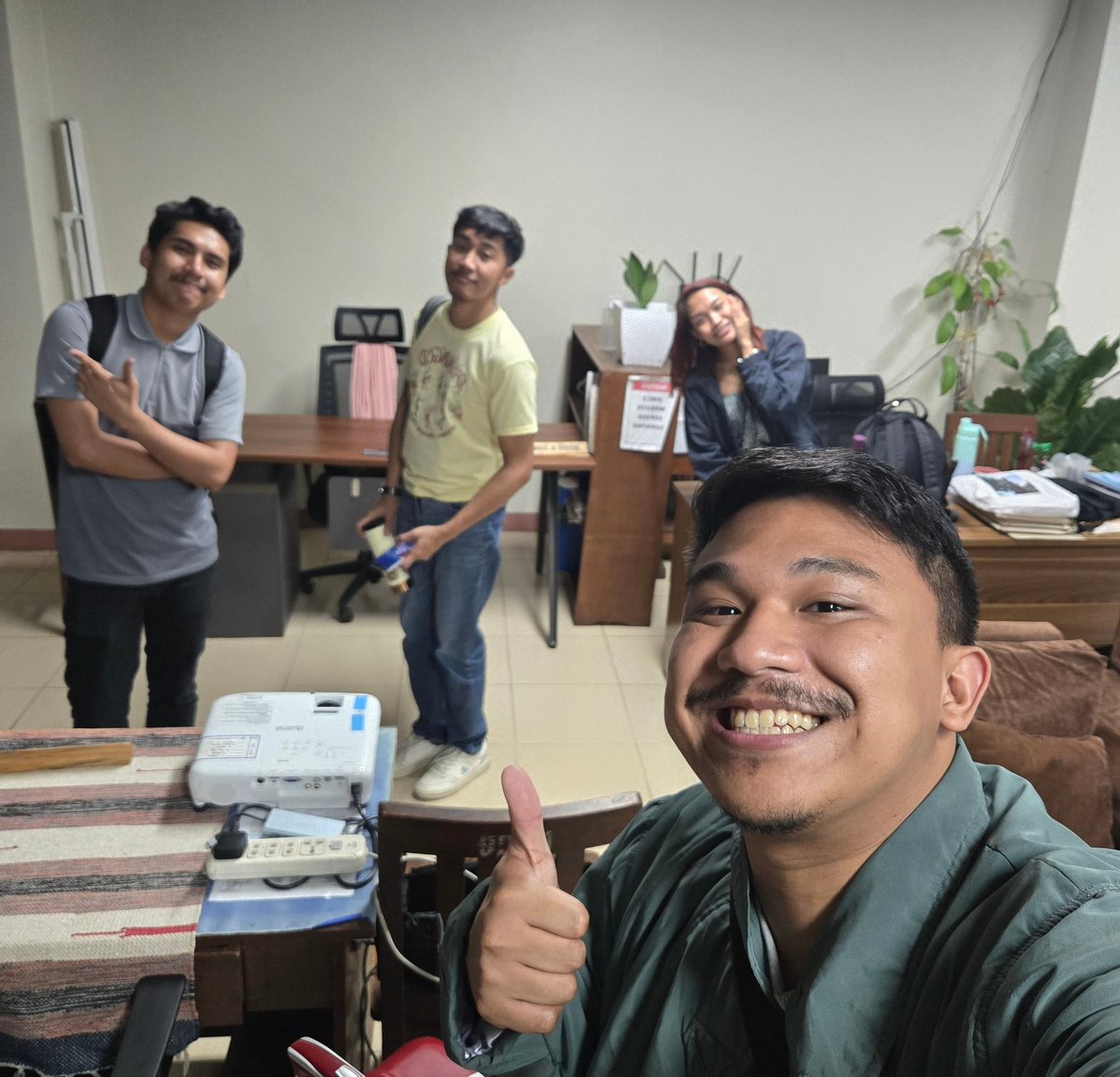 sevenhundredten's tweet image. Phew kakatapos lang mag OT, bukas ulit. #FinalsWeek
-710