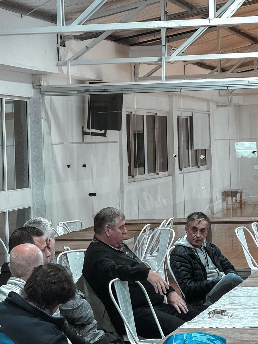 AgrupAmalfitani's tweet photo. 🔵 Imágenes de una enriquecedora jornada de encuentro y reflexión compartida entre socios del Club. 

🤝🏼 Intercambio de ideas, escucha activa y una cena de camaradería coronaron una noche de gran valor. 

#NuestraHistoriaNosCompromete 🇮🇹 https://t.co/OkleP9txBe