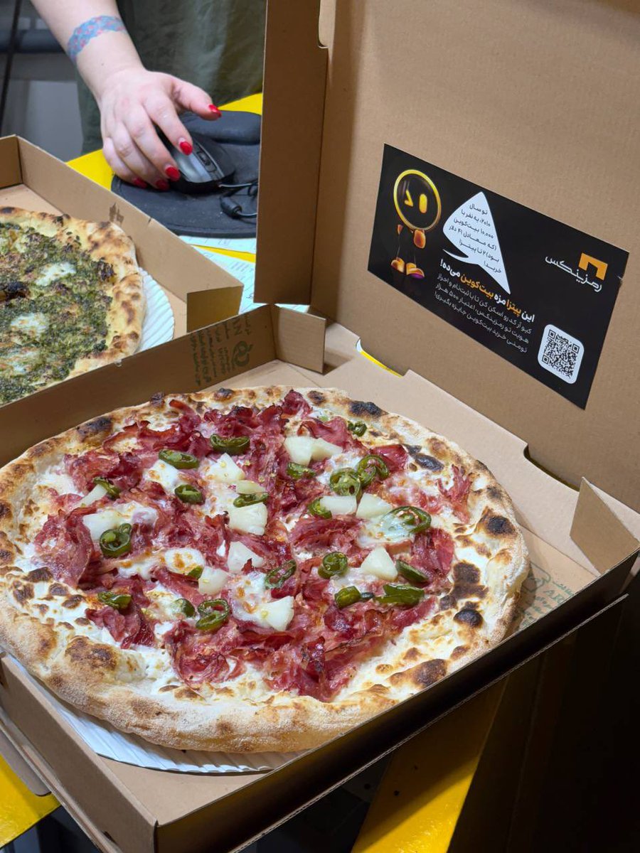 پیتزا جات جزو پیتزافروشی‌های خوب تهرانه که تازه کشفش کردم. پیتزاهاش خوشمزه بود و راضی بودم.