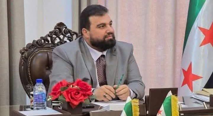 الدورز السوريين في محافظه السويداء يهجمون على مبنى المحافظة ويضربون هذا الارهابي مدعو محافظ ويجبرو على مغادرة إلى دمشق 

محافظة السويداء خارج سيطرة تنظيم القاعدة وداعش والنصرة والميلشيات متعدد الجنسيات تابعة لارهابي ابو محمد الجولاني