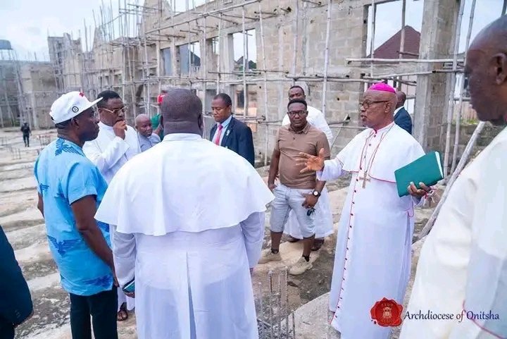 OjikePatri39948's tweet image. JUST-IN: Soludo inspected the construction site of Shanahan University in Onitsha. He was led by Archbishop Valerian Okeke, Vice Chancellor Prof. Josephat Oguejiofo, Rev. Fr. Basil Ekwunife, and other priests.

#SolutionIsHere
#SolutionContinues
#AnambraIsRising