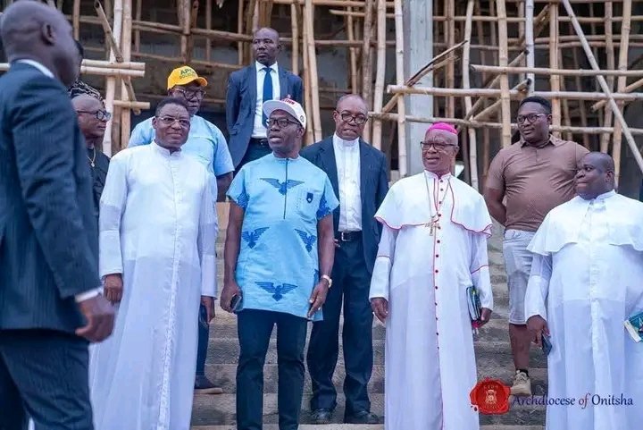 OjikePatri39948's tweet image. JUST-IN: Soludo inspected the construction site of Shanahan University in Onitsha. He was led by Archbishop Valerian Okeke, Vice Chancellor Prof. Josephat Oguejiofo, Rev. Fr. Basil Ekwunife, and other priests.

#SolutionIsHere
#SolutionContinues
#AnambraIsRising