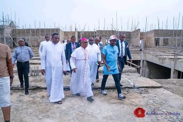 OjikePatri39948's tweet image. JUST-IN: Soludo inspected the construction site of Shanahan University in Onitsha. He was led by Archbishop Valerian Okeke, Vice Chancellor Prof. Josephat Oguejiofo, Rev. Fr. Basil Ekwunife, and other priests.

#SolutionIsHere
#SolutionContinues
#AnambraIsRising