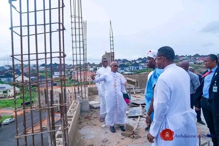 OjikePatri39948's tweet image. JUST-IN: Soludo inspected the construction site of Shanahan University in Onitsha. He was led by Archbishop Valerian Okeke, Vice Chancellor Prof. Josephat Oguejiofo, Rev. Fr. Basil Ekwunife, and other priests.

#SolutionIsHere
#SolutionContinues
#AnambraIsRising