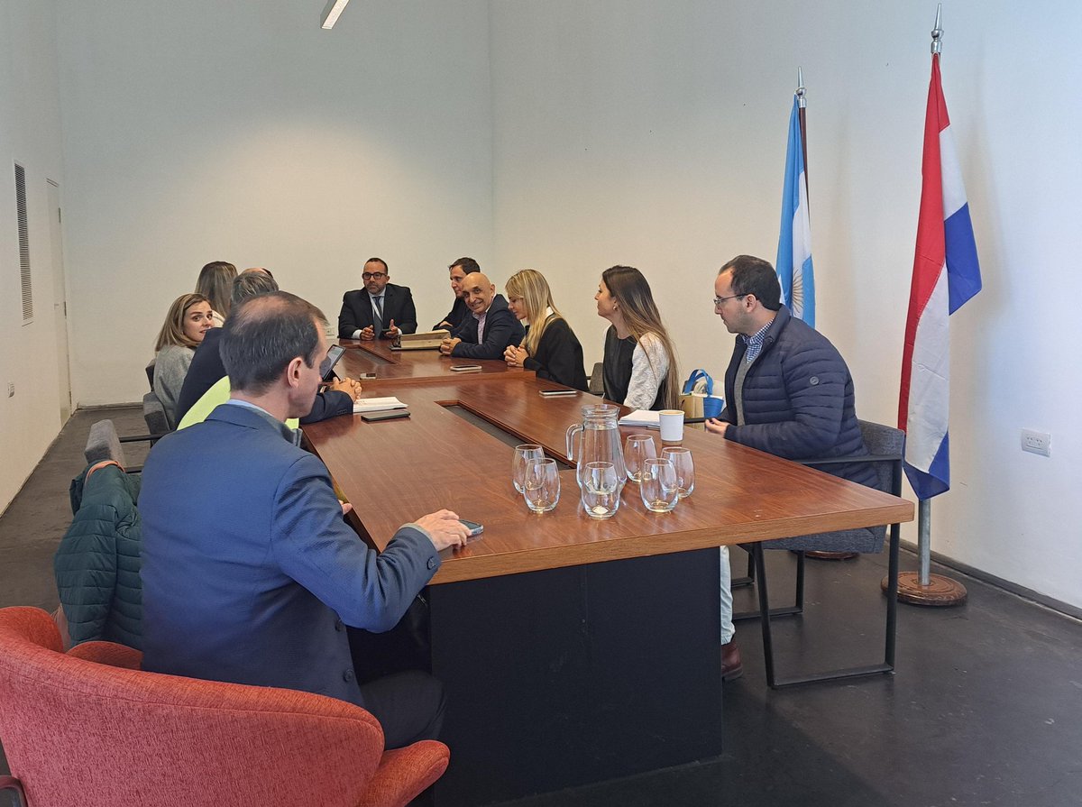 APYMESantaFe's tweet photo. ENCUENTRO ARGENTINO PARAGUAYO 🇦🇷🤝🇦🇹

En el marco del evento ILEX (Inspirando Líderes Exportadores), que es una iniciativa que busca potenciar el desarrollo económico y el futuro de nuestros emprendedores, se llevó el encuentro de cámaras empresariales de santa fe y de Paraguay. https://t.co/NK2mlXZbjd