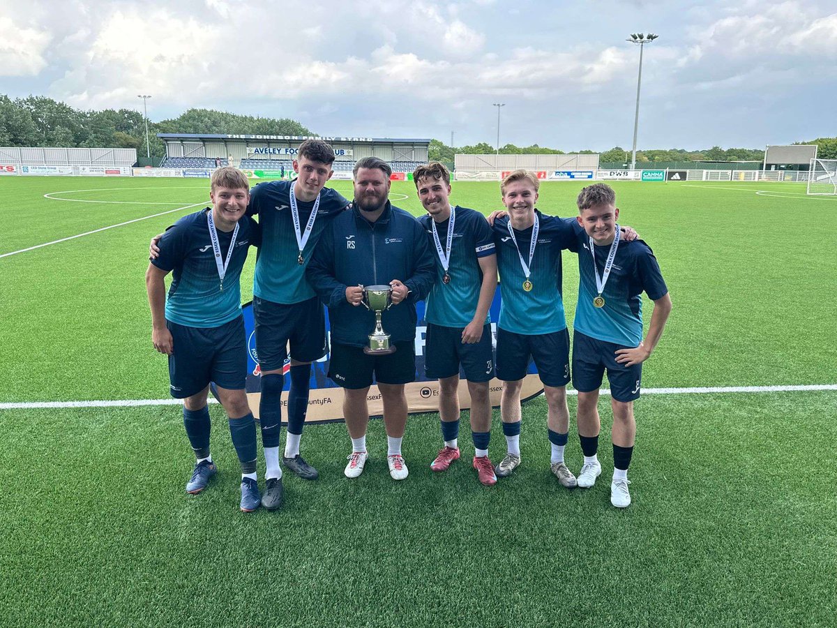Alfie Canning (@alfie_canning) on Twitter photo College Football✅
2 Unbeaten League seasons
3 Essex County Cups
1 National Cup
Three unreal years, a pleasure to captain the last two and play under such a top coach and even better guy in <a href="/RyanSalter52/">Ryan Salter</a>
<a href="/TrustSigma/">Sigma Sixth Sports Academy</a> College Football✅
2 Unbeaten League seasons
3 Essex County Cups
1 National Cup
Three unreal years, a pleasure to captain the last two and play under such a top coach and even better guy in <a href="/RyanSalter52/">Ryan Salter</a>
<a href="/TrustSigma/">Sigma Sixth Sports Academy</a>
