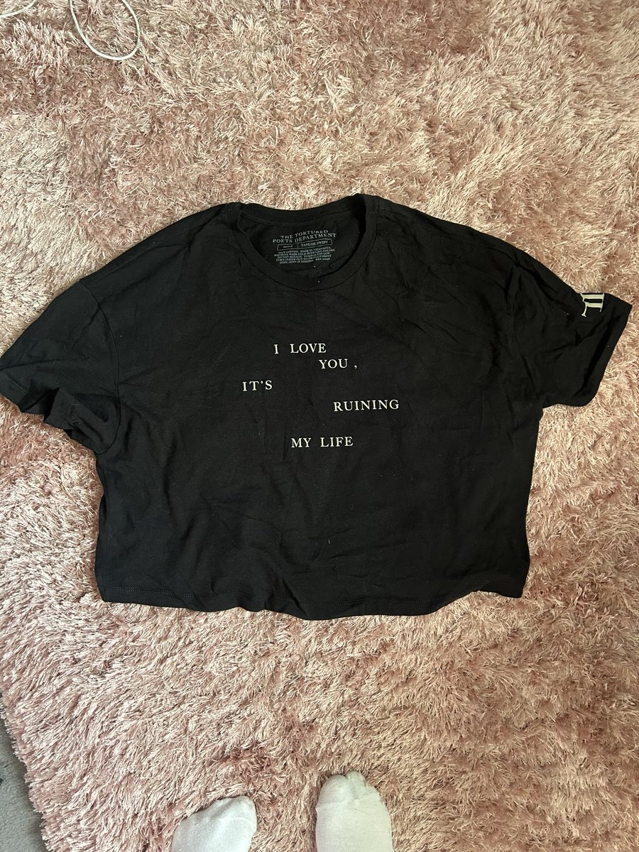 wister1agard3n's tweet image. selling my ttpd cropped tshirt as i never wear it!! perfect condition i think i’ve literally worn it twice
£25 + shipping 🫶🏼