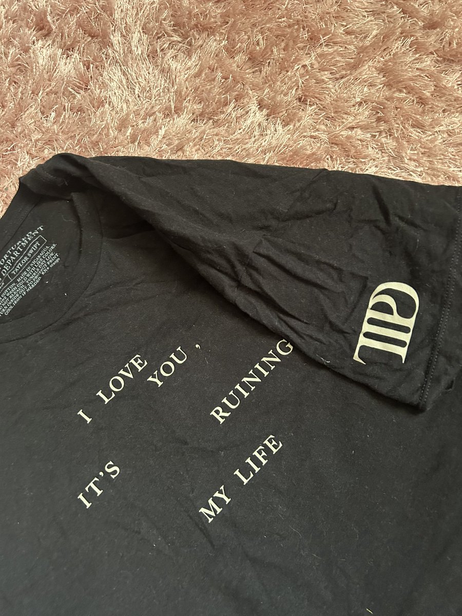wister1agard3n's tweet image. selling my ttpd cropped tshirt as i never wear it!! perfect condition i think i’ve literally worn it twice
£25 + shipping 🫶🏼