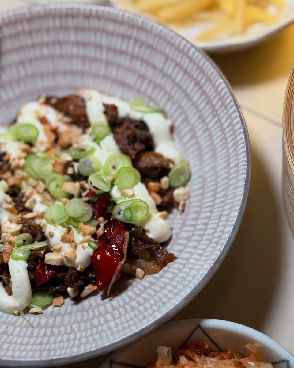 What a wonderful thing it is to enjoy delicious food with sisters and relax and enjoy life