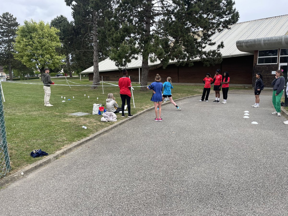 Très bonne ambiance aujourd’hui lors de la compétition de district <a href="/UnssEure/">Unss Eure</a> d’athlétisme à <a href="/GisorsOfficiel/">Ville de Gisors</a> réunissant les collégiens de Gisors, les Andelys, Aubevoye, Etrepagny! Une belle rencontre pour véhiculer les valeurs d’entraide, dépassement de soi.
<a href="/dsden27/">DSDEN27</a> <a href="/Fmarchand_27/">Frédéric Marchand</a>