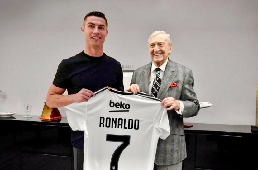 Ronaldo takımına veda etmiş, etiket yeniden gündeme girmiş, o zaman bize de destek vermek düşer #ComeToBesiktasRonaldo