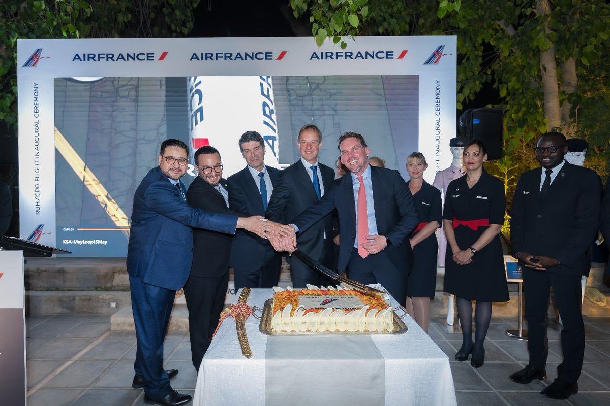 La France en Arabie (@franceinksa) on Twitter photo 🇫🇷✈️🇸🇦 A new chapter in French Saudi ties takes flight!
<a href="/airfrance/">Air France</a> launched its direct #Riyadh–Paris route. As H.E. Amb. Patrick Maisonnave said:
“It’s more than a flight — it’s an invitation to discover France, from Paris to Provence, Alsace to Brittany.” 🇫🇷✈️🇸🇦 A new chapter in French Saudi ties takes flight!
<a href="/airfrance/">Air France</a> launched its direct #Riyadh–Paris route. As H.E. Amb. Patrick Maisonnave said:
“It’s more than a flight — it’s an invitation to discover France, from Paris to Provence, Alsace to Brittany.”