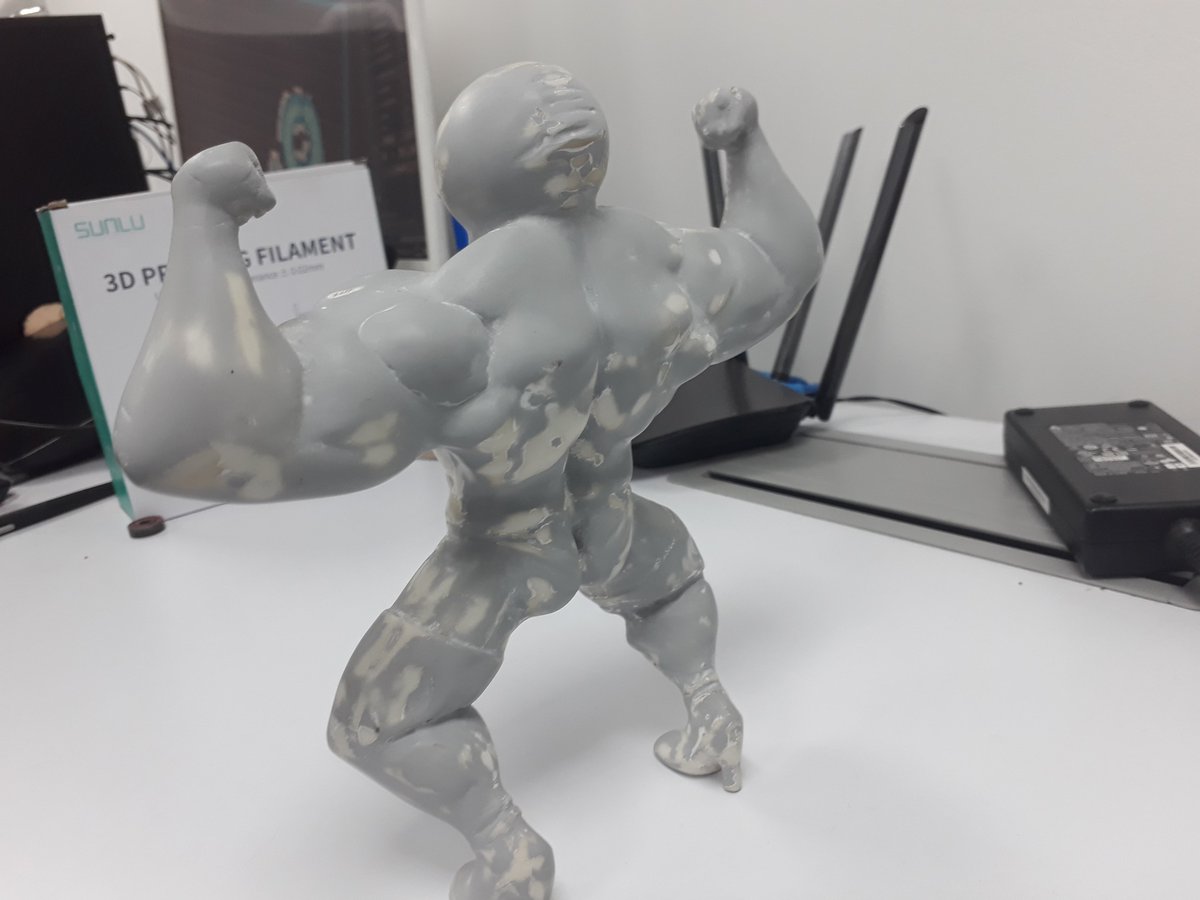 RoamingDesmond's tweet photo. What are people using the uni's 3D printer for in here...? https://t.co/kEfBrQrjha