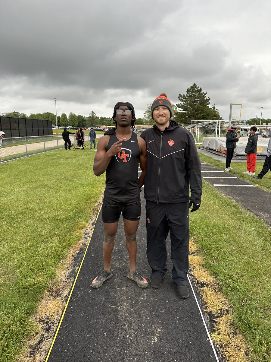 Triple jump sectional champion Icone Logo!! Kluga added vital team points with a 5th place finish.