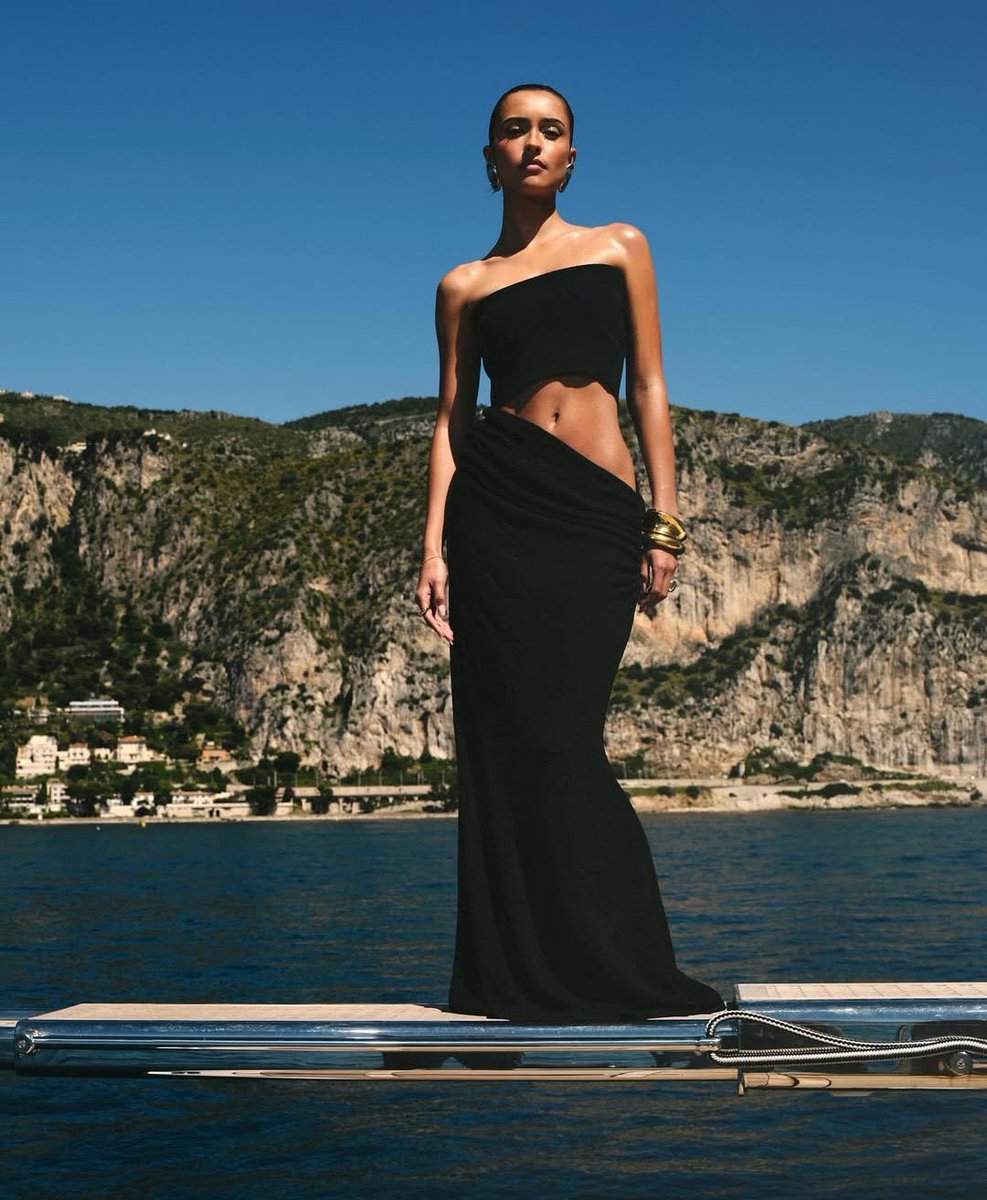 onlyangeleclerc's tweet image. god is literally a woman named alexandra saint mleux