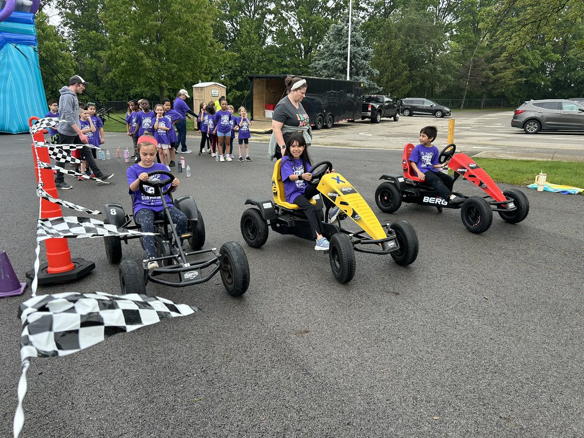 Star ⭐️ Fun Day outside and inside in one day! Now that is a GREAT day at #theSlate⭐️🤩 #itsworthit <a href="/SuperGamesOH/">SuperGames</a> <a href="/Stars4Wellness/">Mr.Pound</a>