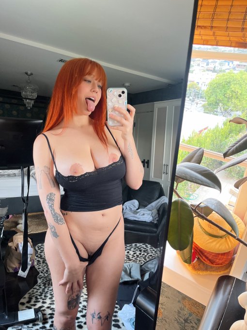 Watch Sabrina Nichole's leaked NSFW photo on TwXstars