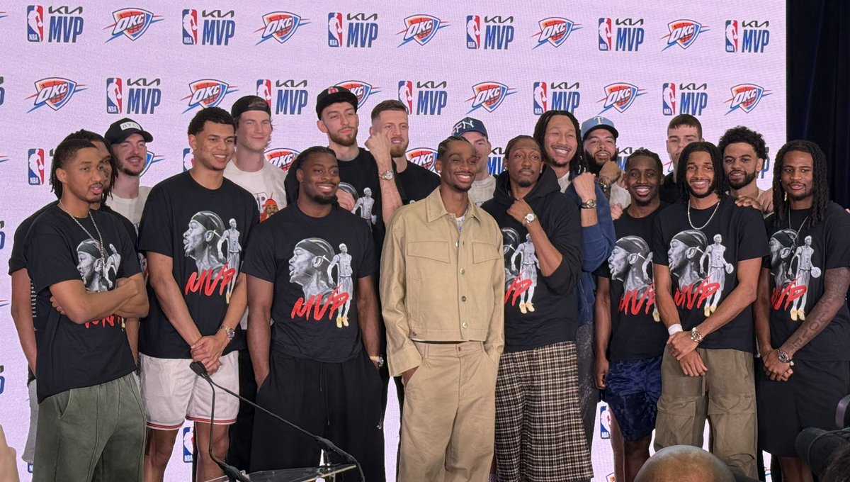 BasketballGuruD's tweet image. The MVP and his teammates