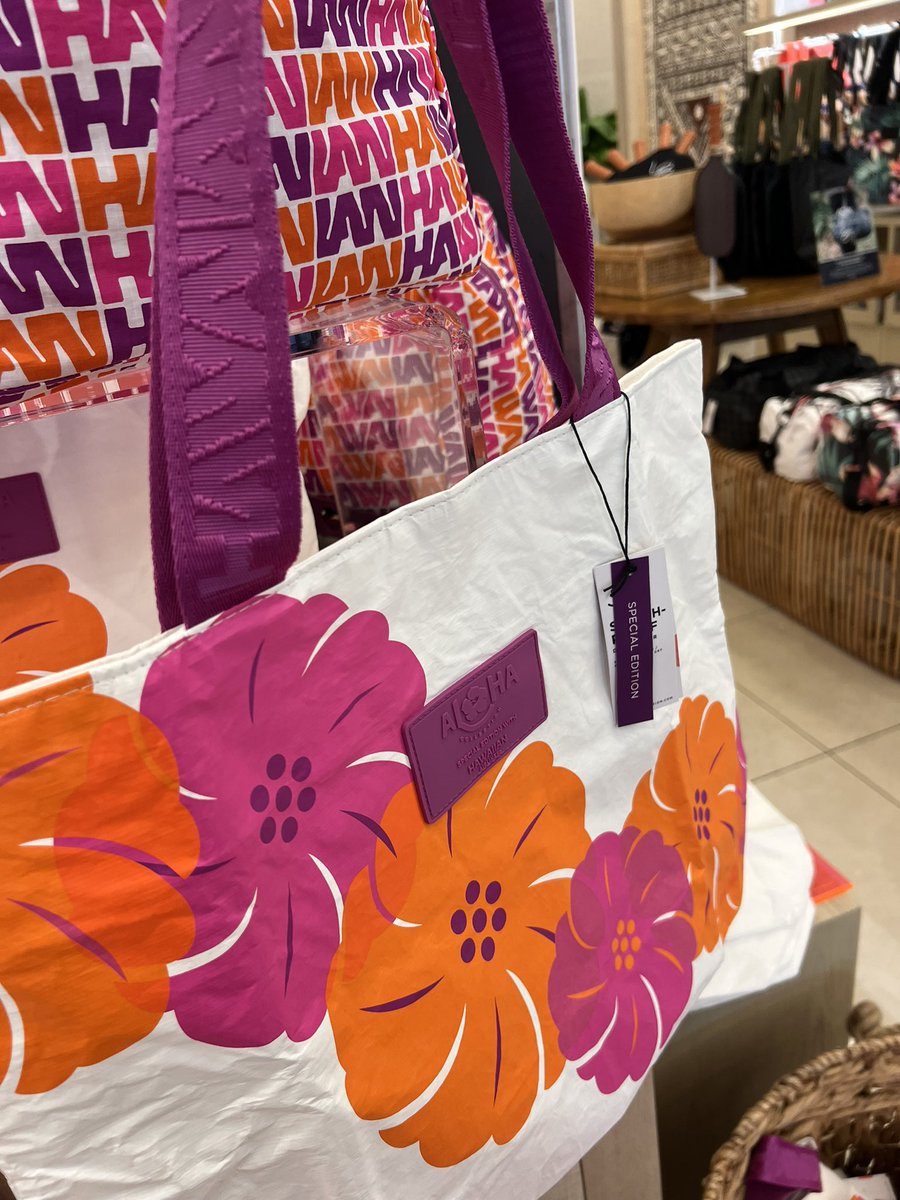 milimiliLLC's tweet image. ハワイからブログ更新しました。

ハワイアンエアラインのコラボが可愛い過ぎ♡♡♡

ameblo.jp/milimilisan/en…

#milimili_hawaii
#幸運がみちあふれるスピリチュアルハワイ @alohacollection @hawaiianairlines
#alohacollection @alamoanacenter #alamoana #hawaiianairlines #pouch #totebags #tote