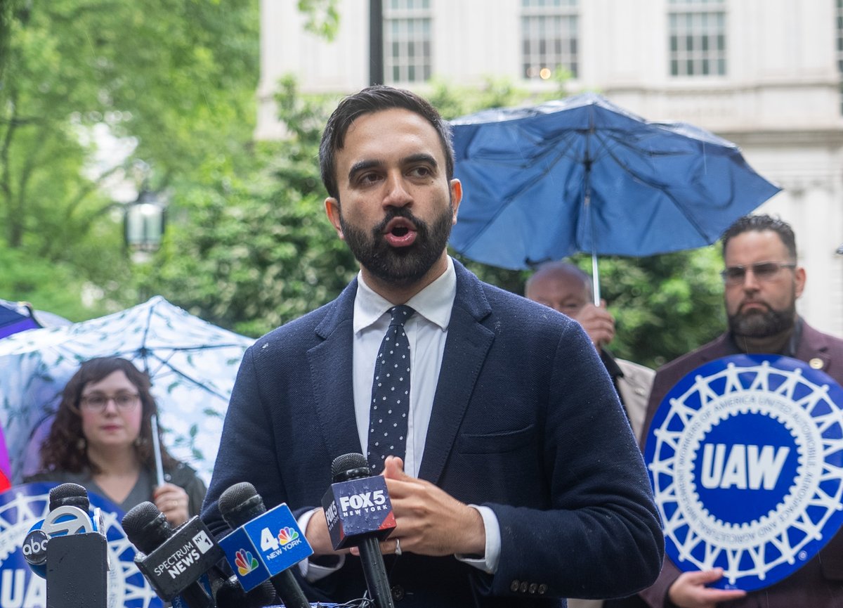 UAW (@uaw) on Twitter photo NYC MAYOR RACE: <a href="/UAWRegion9A/">UAW Region 9A</a> and <a href="/UAWregion9/">UAW Region 9</a> members and leaders joined two of their endorsed mayoral candidates— <a href="/ZohranKMamdani/">Zohran Kwame Mamdani</a> and <a href="/bradlander/">Brad Lander</a> —outside NYC City Hall for a press conference to highlight Andrew Cuomo’s failures on labor.
In 2019, Cuomo failed to sign the NYC MAYOR RACE: <a href="/UAWRegion9A/">UAW Region 9A</a> and <a href="/UAWregion9/">UAW Region 9</a> members and leaders joined two of their endorsed mayoral candidates— <a href="/ZohranKMamdani/">Zohran Kwame Mamdani</a> and <a href="/bradlander/">Brad Lander</a> —outside NYC City Hall for a press conference to highlight Andrew Cuomo’s failures on labor.
In 2019, Cuomo failed to sign the