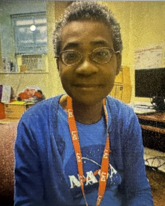 TPSOperations's tweet photo. Missing:
Grace, 62
-last seen May 17 at 7:07 am, in the Dufferin St &amp; Dundas St W area
-described as approx. 120 lbs., w/short hair
-wearing a brown jacket, a red checkered shirt, black pants, black running shoes w/ white soles
#GO1053127
^av https://t.co/MrsT60usU7