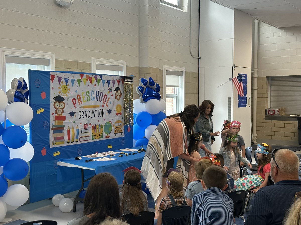 DrBryson23's tweet image. 🎓🧸 From tiny footsteps to big dreams — our preschoolers are graduating today!
We’re so proud of all the giggles, growth, and milestones.
Kindergarten, here they come! 🌟💛
#PreschoolGraduation