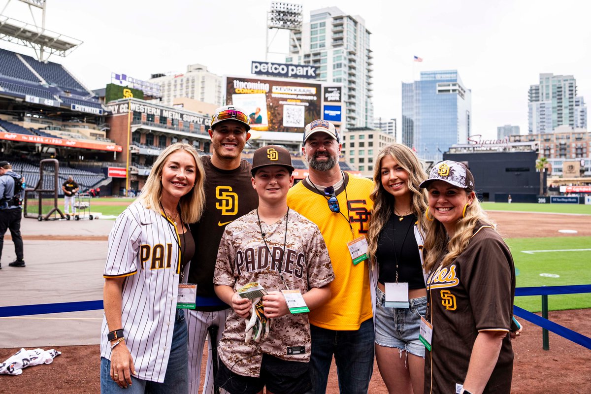 Make-A-Wish South Carolina (@makeawishsc) on Twitter photo Griffin, 14, from Moore, SC, had his dream come trueโmeeting the <a href="/Padres/">San Diego Padres</a> & his heroes <a href="/tatis_jr/">Fernando Tatis Jr.</a> & <a href="/MannyMachado_/">Machados13</a> !
Thank you @MakeAWishSD for helping create an unforgettable experience. This wish meant the world. ๐
#WishWednesday #SanDiegoPadres #MakeAWishSC #MakeAWish Griffin, 14, from Moore, SC, had his dream come trueโmeeting the <a href="/Padres/">San Diego Padres</a> & his heroes <a href="/tatis_jr/">Fernando Tatis Jr.</a> & <a href="/MannyMachado_/">Machados13</a> !
Thank you @MakeAWishSD for helping create an unforgettable experience. This wish meant the world. ๐
#WishWednesday #SanDiegoPadres #MakeAWishSC #MakeAWish